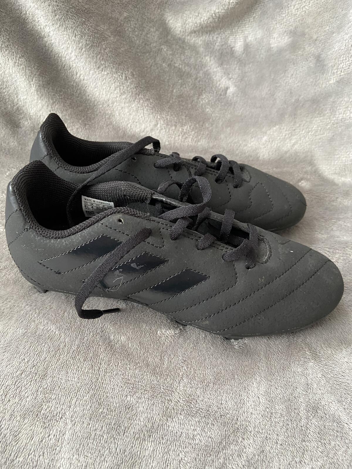 Adidas Men’s/Boys’ Black Football Boots Size UK 4