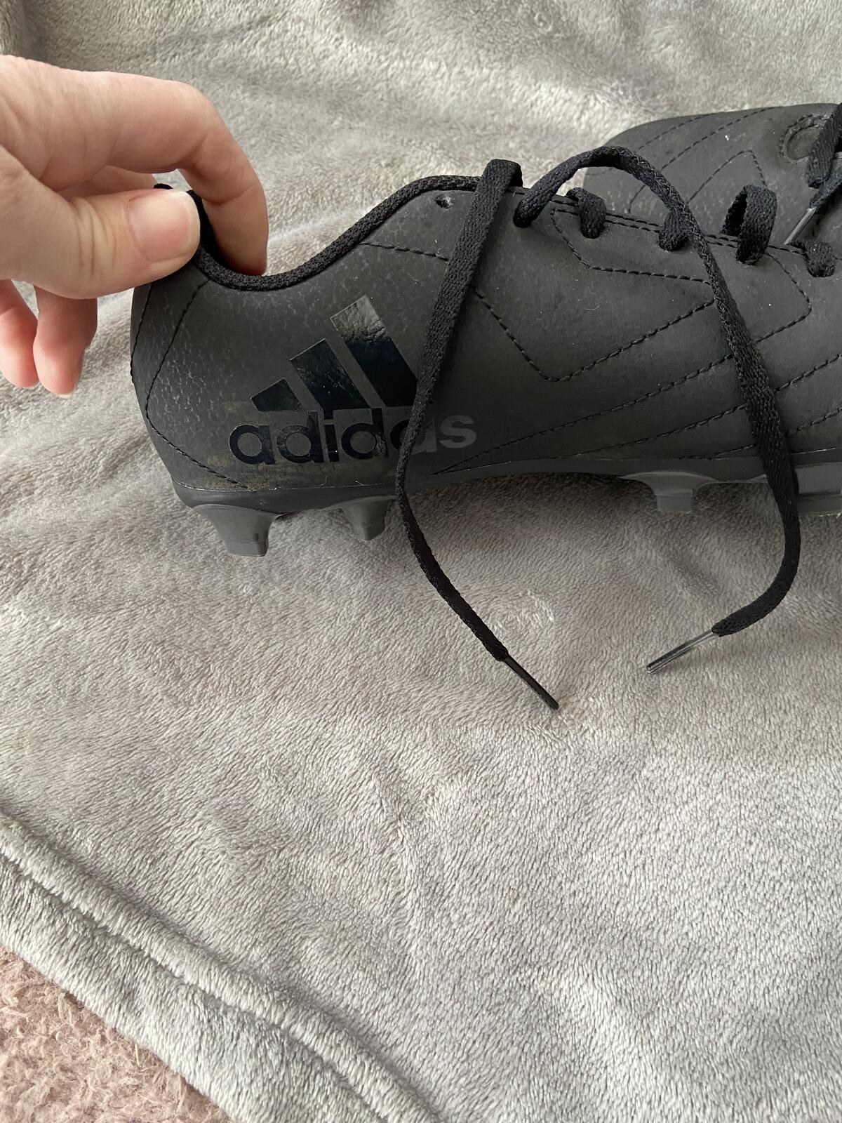 Adidas Men’s/Boys’ Black Football Boots Size UK 4