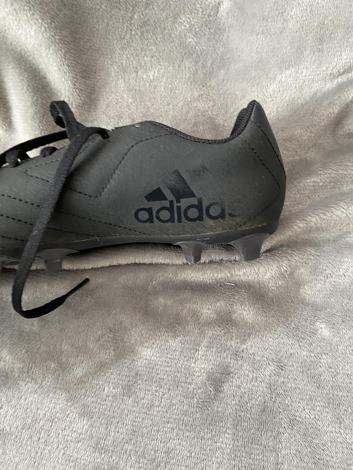 Adidas Men’s/Boys’ Black Football Boots Size UK 4