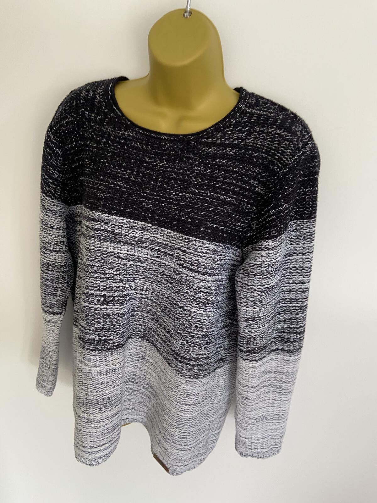 Original Rusty Neal Men’s Ombre Knit Jumper Blue to Grey Size XL