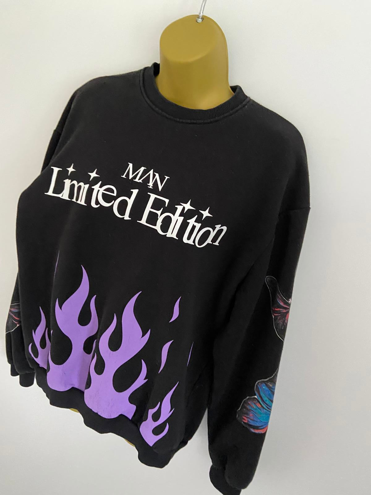 BoohooMAN Black Sweatshirt - Purple Flame & Butterfly Size S