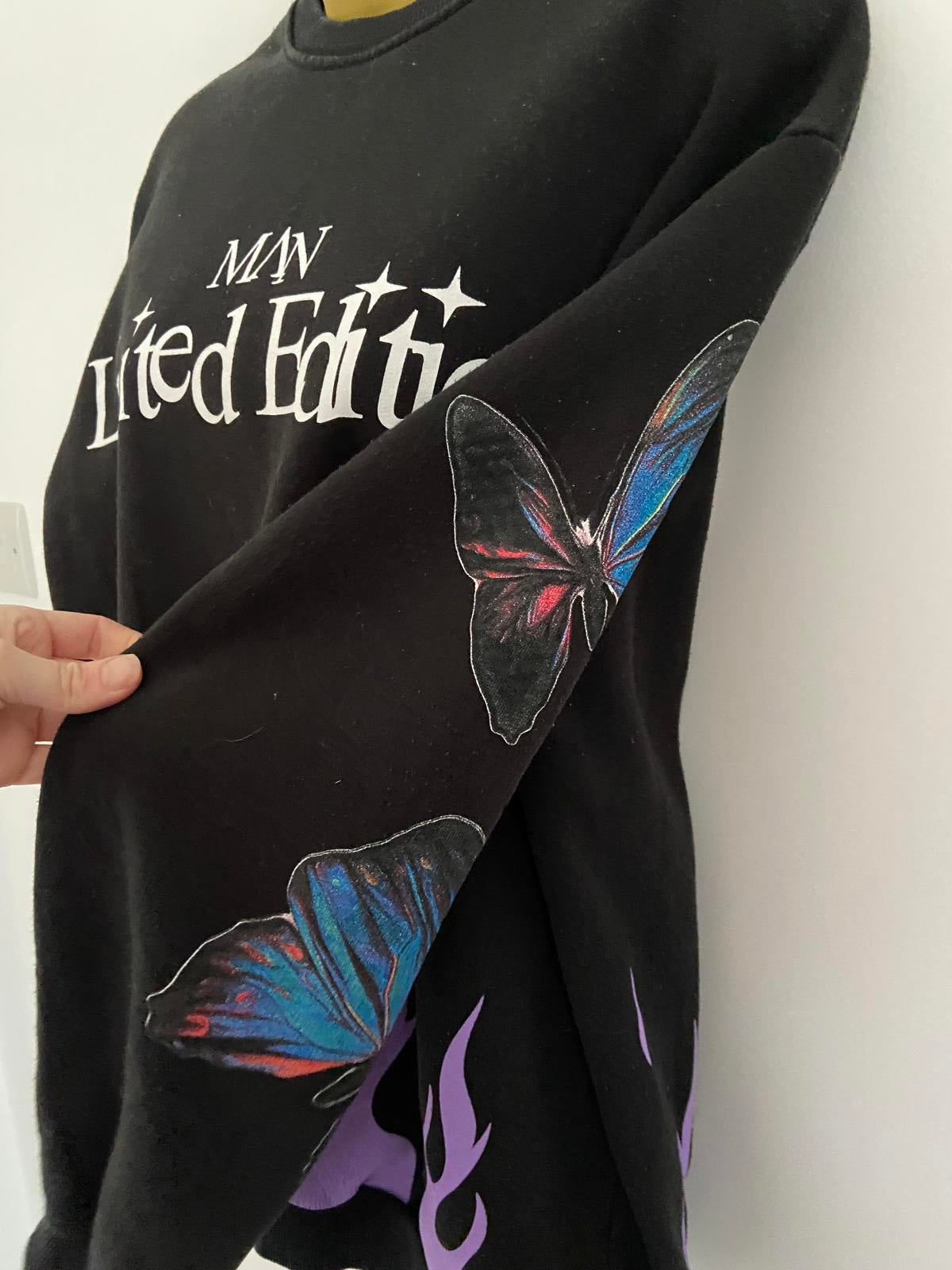 BoohooMAN Black Sweatshirt - Purple Flame & Butterfly Size S