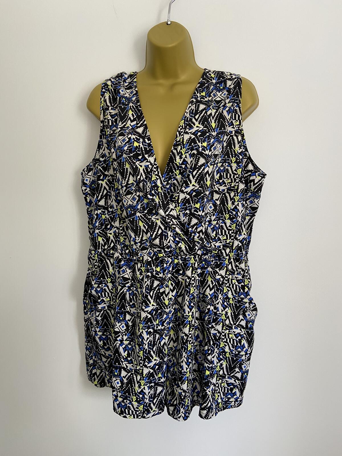 New Look Women’s Geometric Print Sleeveless Playsuit with Pockets Size 16