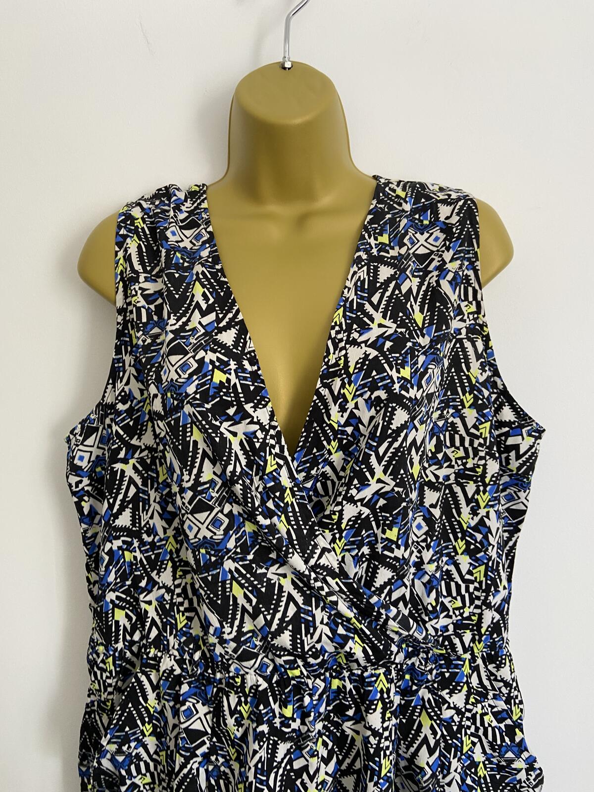 New Look Women’s Geometric Print Sleeveless Playsuit with Pockets Size 16