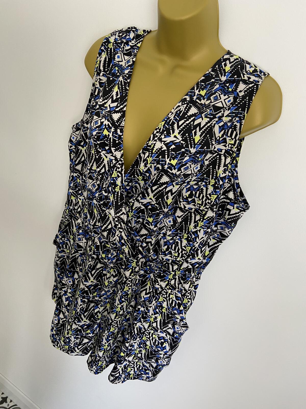 New Look Women’s Geometric Print Sleeveless Playsuit with Pockets Size 16