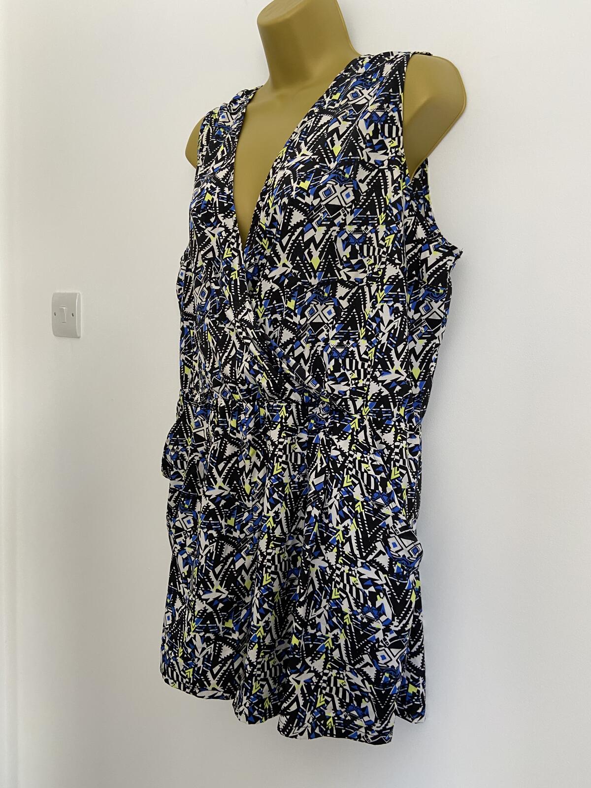 New Look Women’s Geometric Print Sleeveless Playsuit with Pockets Size 16