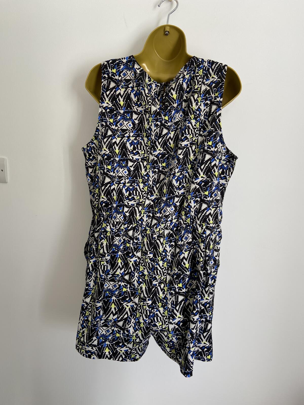 New Look Women’s Geometric Print Sleeveless Playsuit with Pockets Size 16