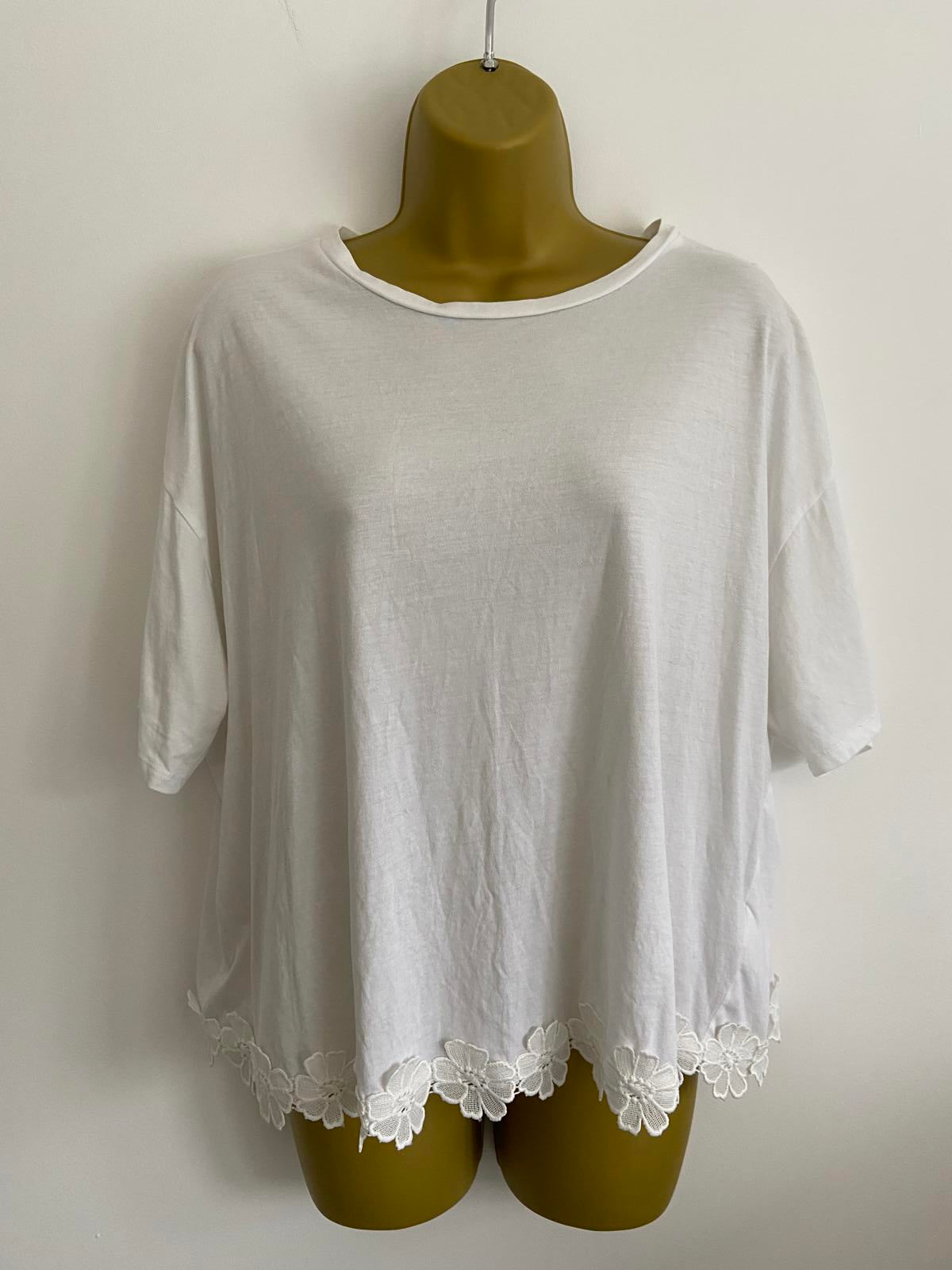 New Look White Daisy Embroidered T-Shirt - Size 16