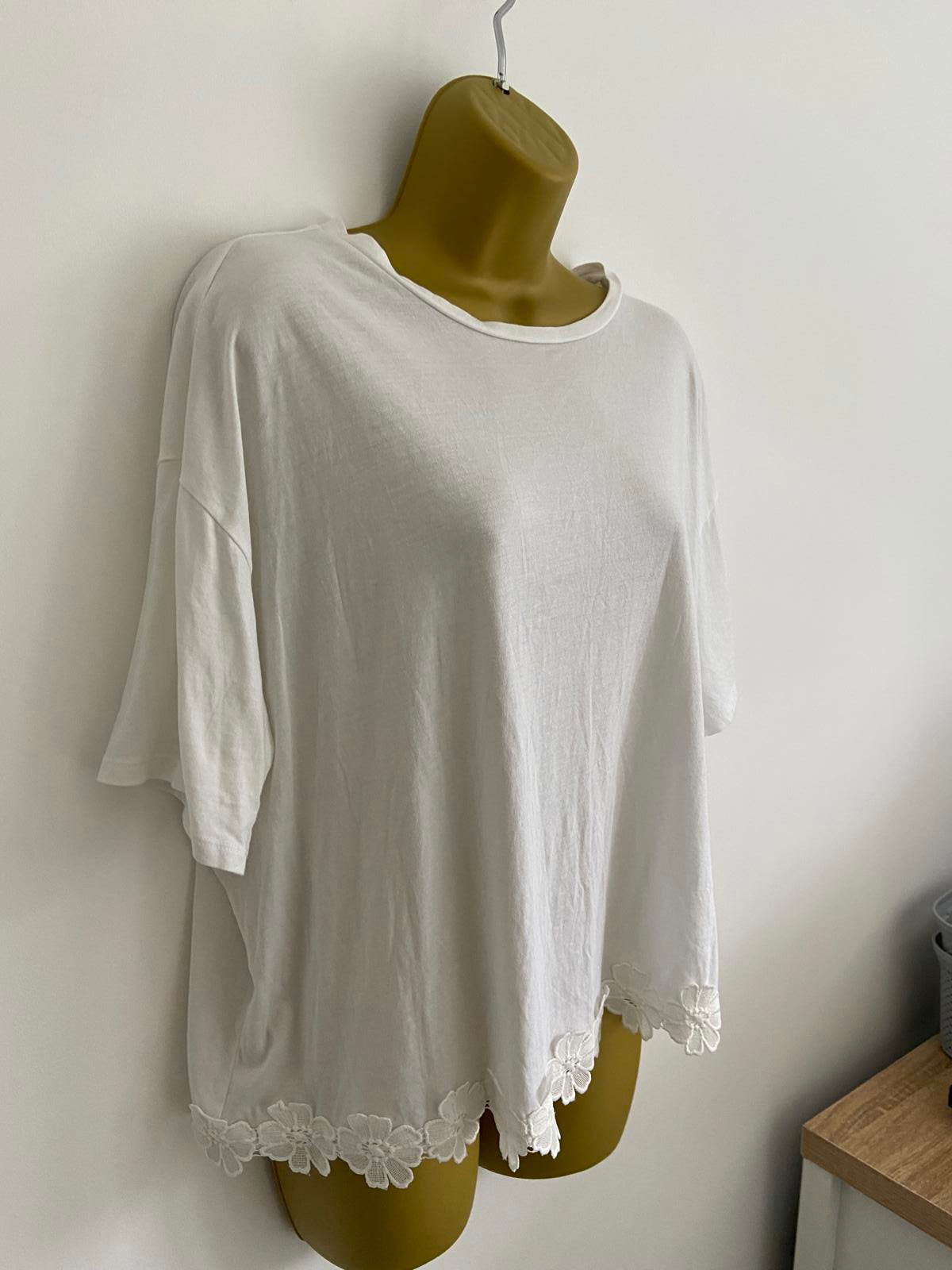 New Look White Daisy Embroidered T-Shirt - Size 16