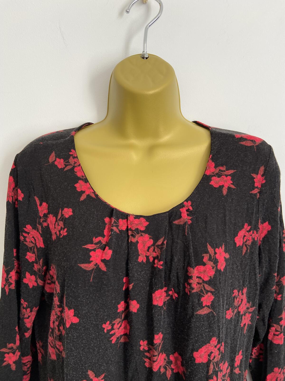 Papaya Women’s Black & Red Floral 3/4 Sleeve Top Size 14