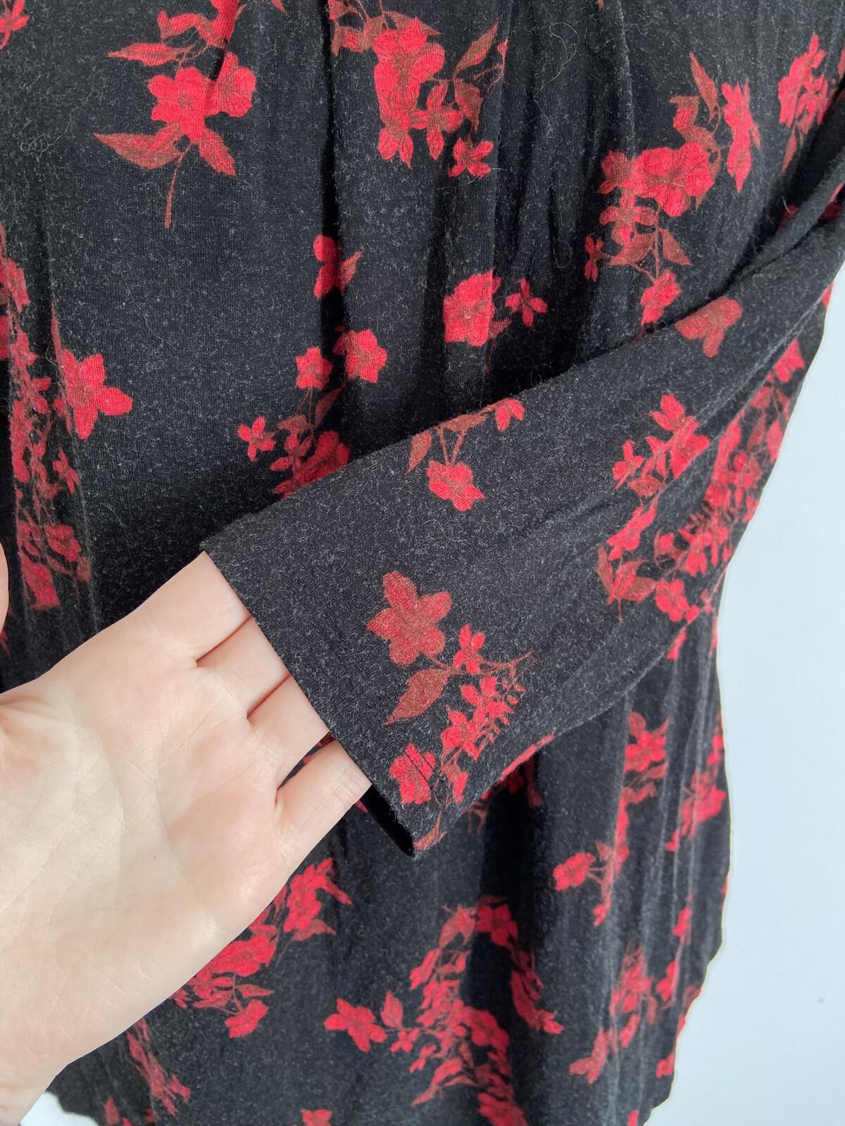 Papaya Women’s Black & Red Floral 3/4 Sleeve Top Size 14