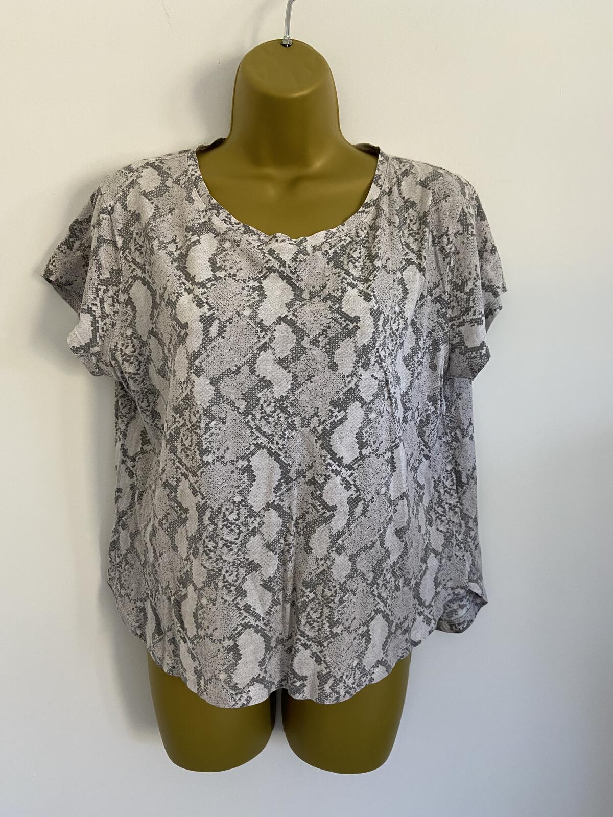 H&M Women’s Grey Snakeskin Print Short Sleeve Cotton T-Shirt Size Medium
