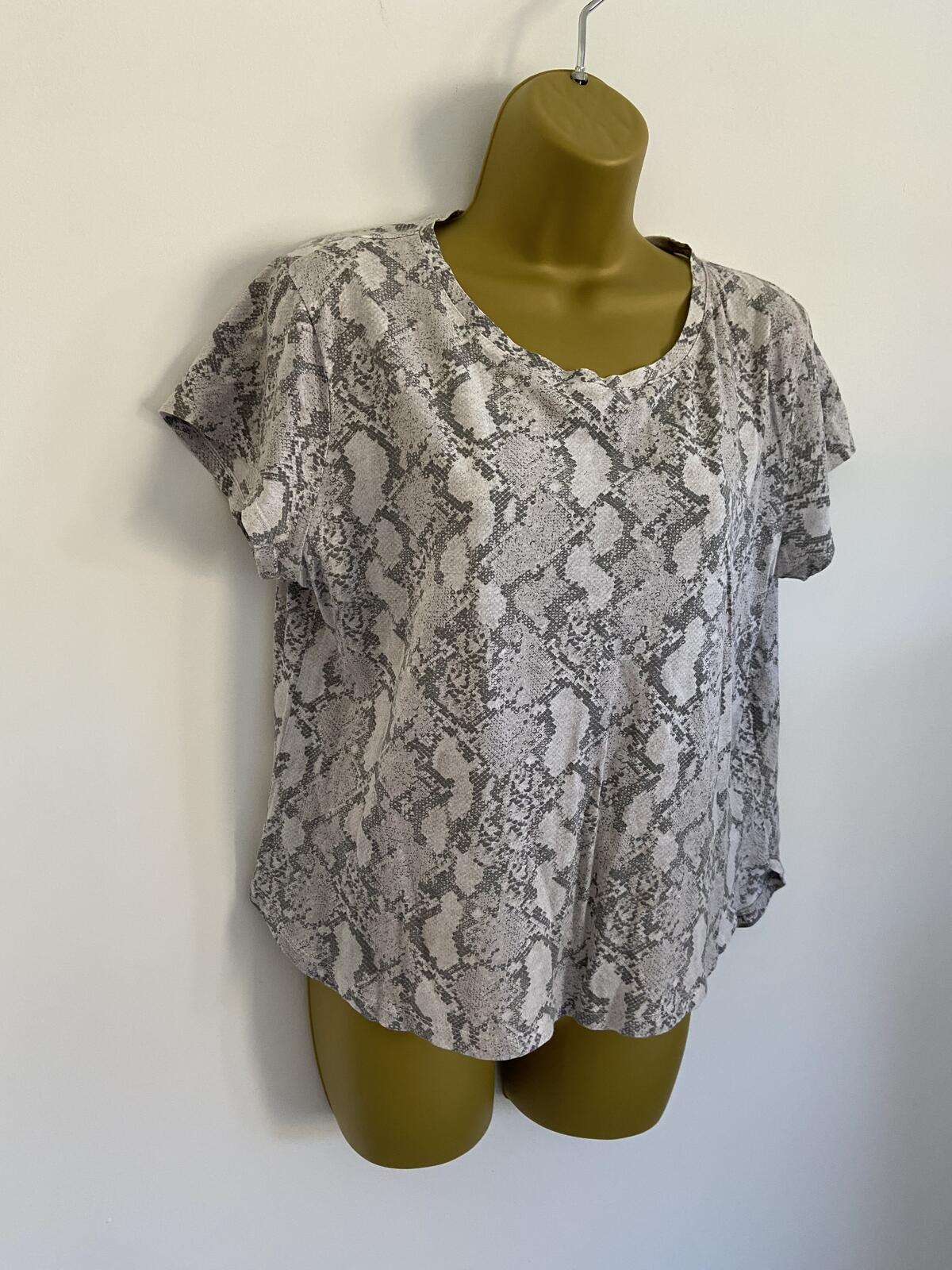 H&M Women’s Grey Snakeskin Print Short Sleeve Cotton T-Shirt Size Medium