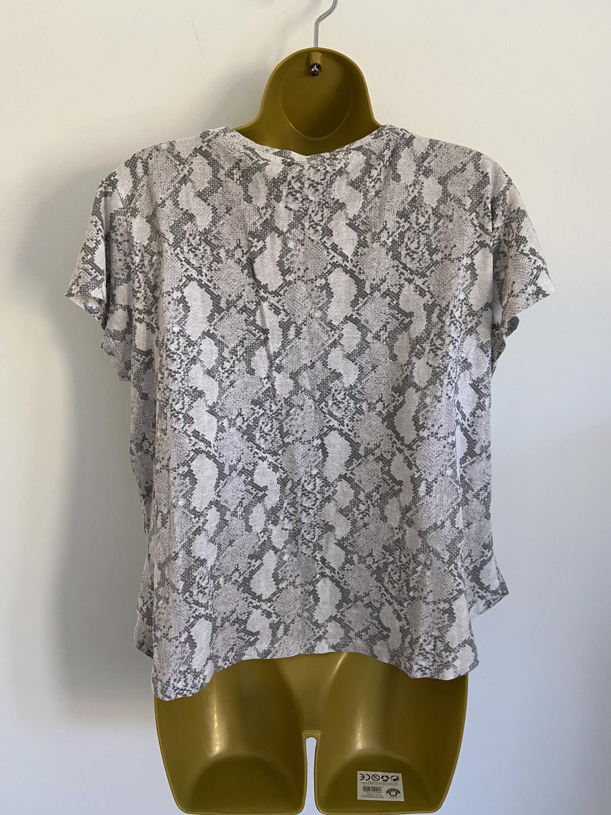H&M Women’s Grey Snakeskin Print Short Sleeve Cotton T-Shirt Size Medium