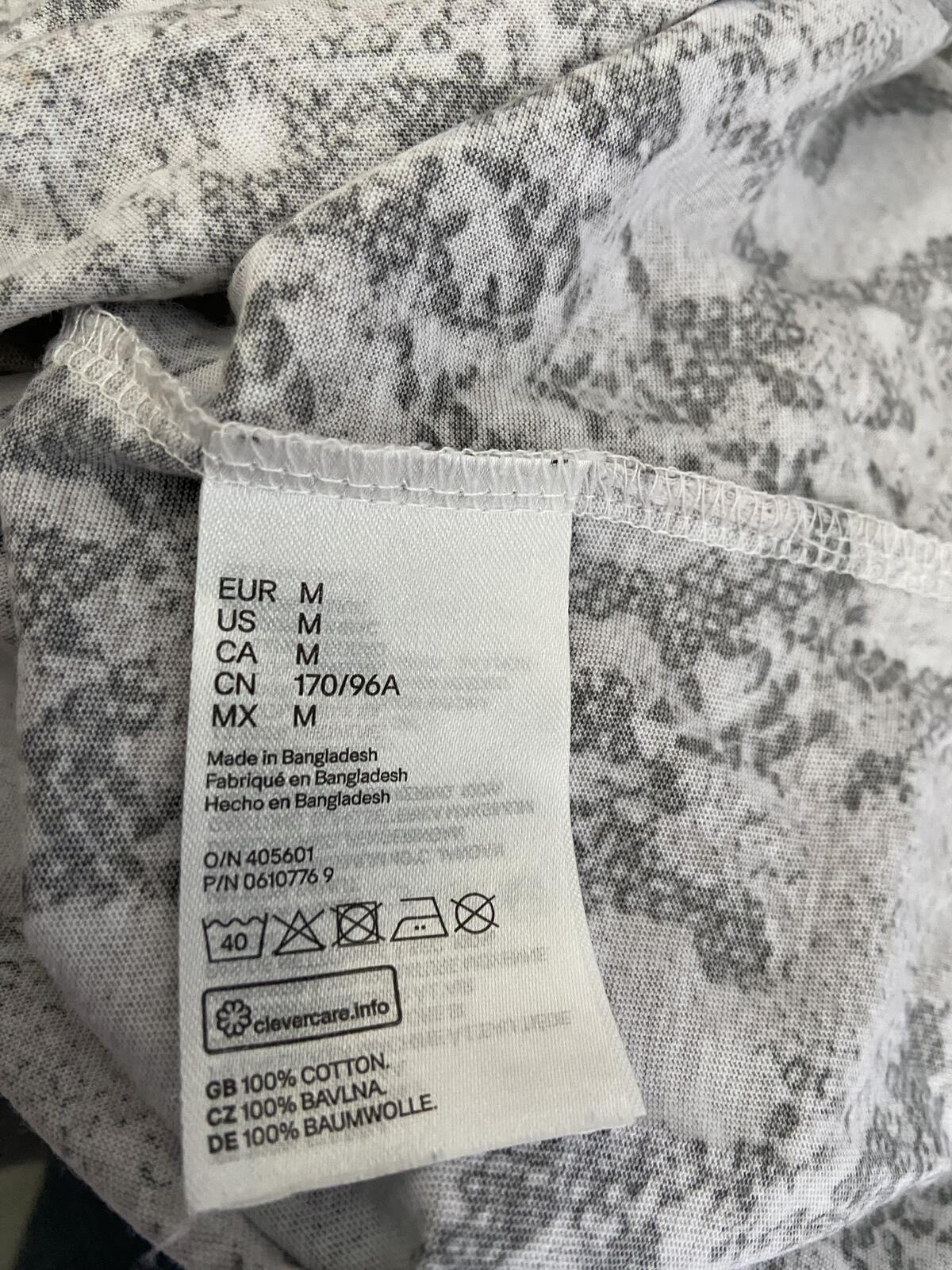 H&M Women’s Grey Snakeskin Print Short Sleeve Cotton T-Shirt Size Medium