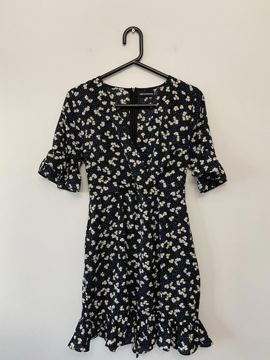 Prettylittlething Ladies Blue Floral Wrap front Dress Size 10