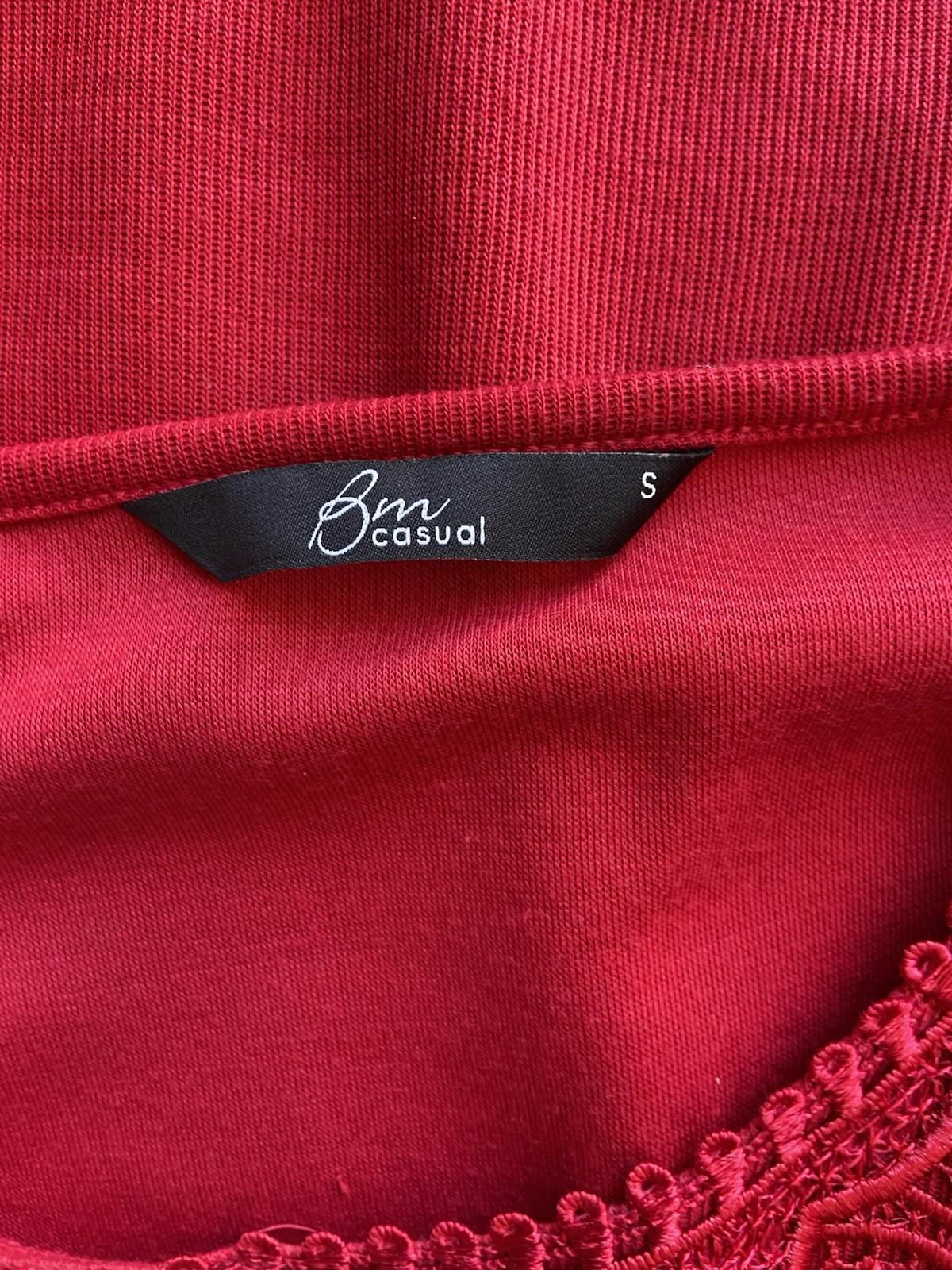 BM Casual Red Embroidered Knit Top – Size Small – Long Sleeve