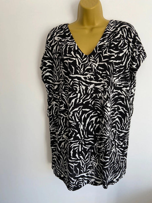 F&F White Zebra Print Beach Cover up Dress – Size 14 – V-Neck, Lightweight