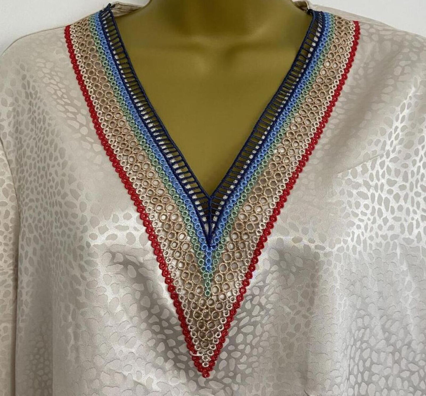 Shein Cream Satin Blouse – Large – Embroidered V-Neck Jacquard Top