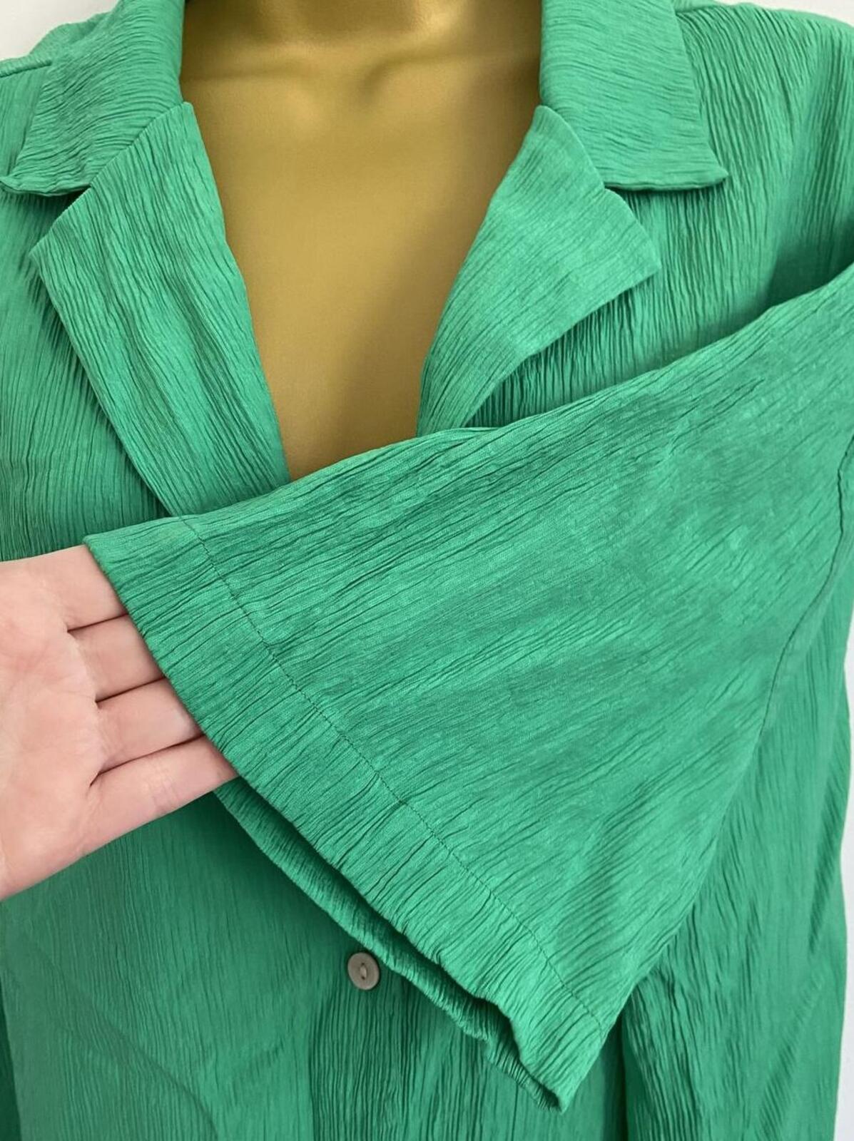 Nutmeg Green Crinkle Shirt – Size 16 – Boxy Fit Button Blouse